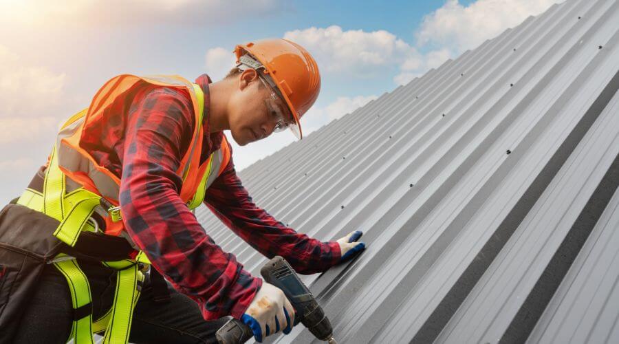 Professional gutter cleaning in Pomona, KS